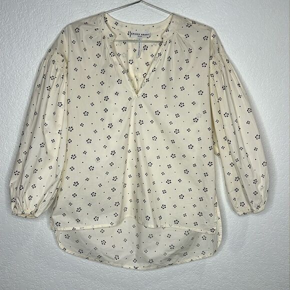 New Apiece Apart Marit Shirred Organic Cotton Blouse in Scattered Floral Small - Picture 2 of 13